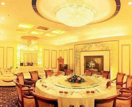 Huarong Hotel 宜賓市 レストラン 写真